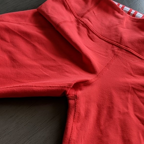 Lululemon red crop Capri legging - Picture 3 of 6